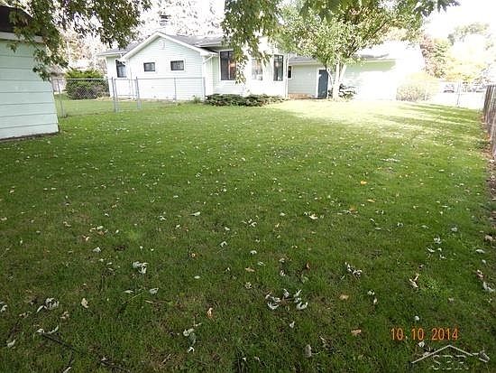 3rd image of 5406 Meadowbrook Dr