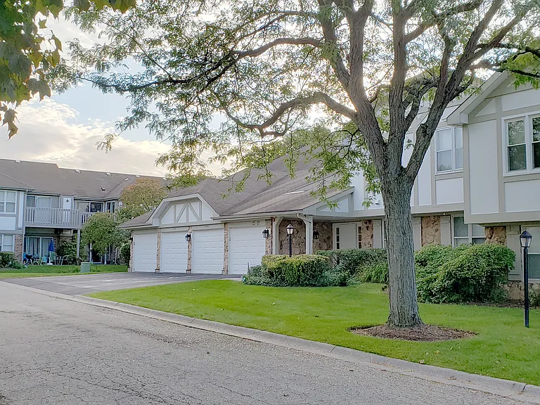 1245 N Regency Dr — Photo 3