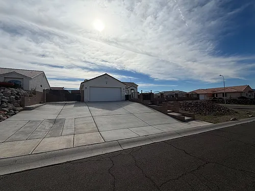 2416 N Ridge Ave Photo 1