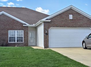 1833 E Prairie Winds Cir, Urbana, IL 61802