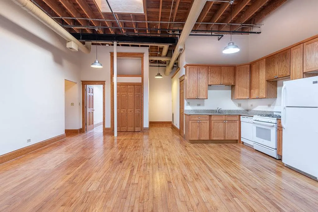 Building Photo - 3656 N Lincoln Ave #D