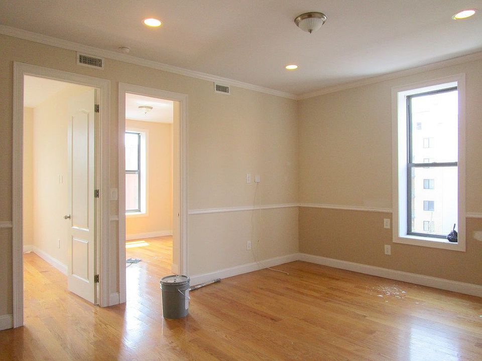 1st image of 472 Lafayette Ave #4R