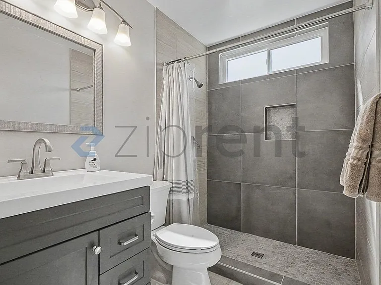 2307 N Cirby Way — Photo 32