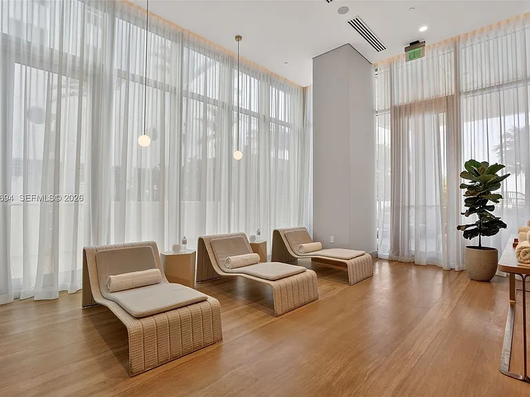5775 Collins Ave #405 — Photo 28
