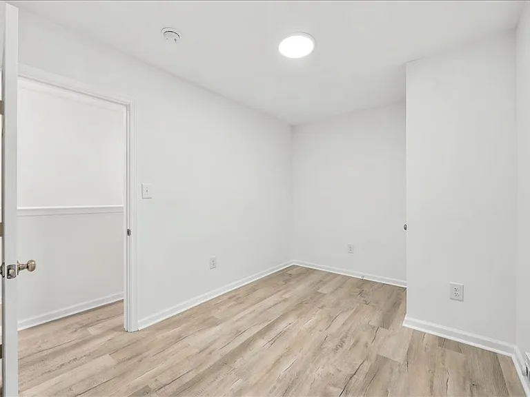 2561 N Patton St — Photo 6