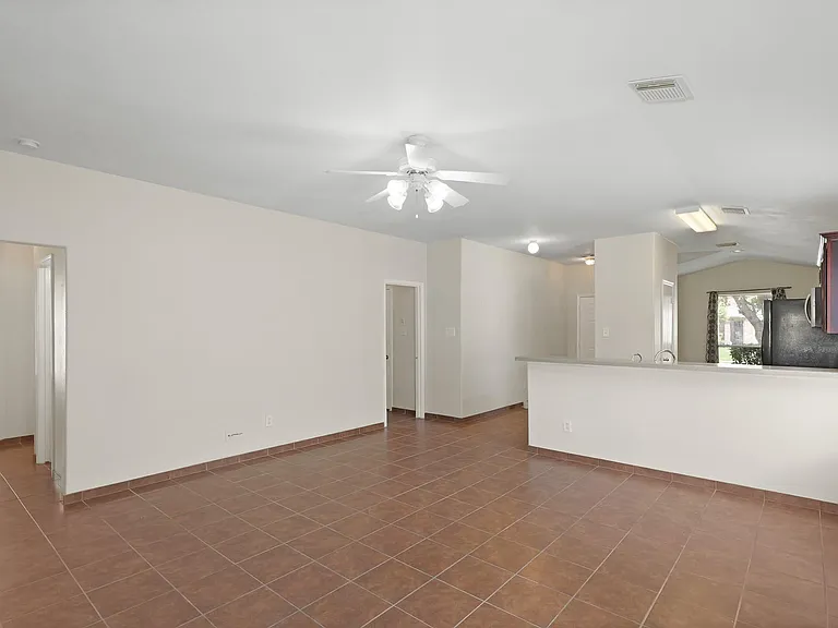 1907 Wooded Acres Dr — Photo 5