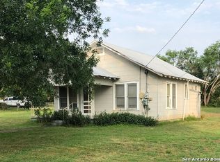 118 Sylvester St, Poth, TX 78147