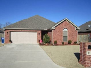 16 Amandine Ct, Maumelle, AR 72113