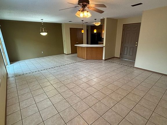 4th image of 1872 N Pine Valley Dr