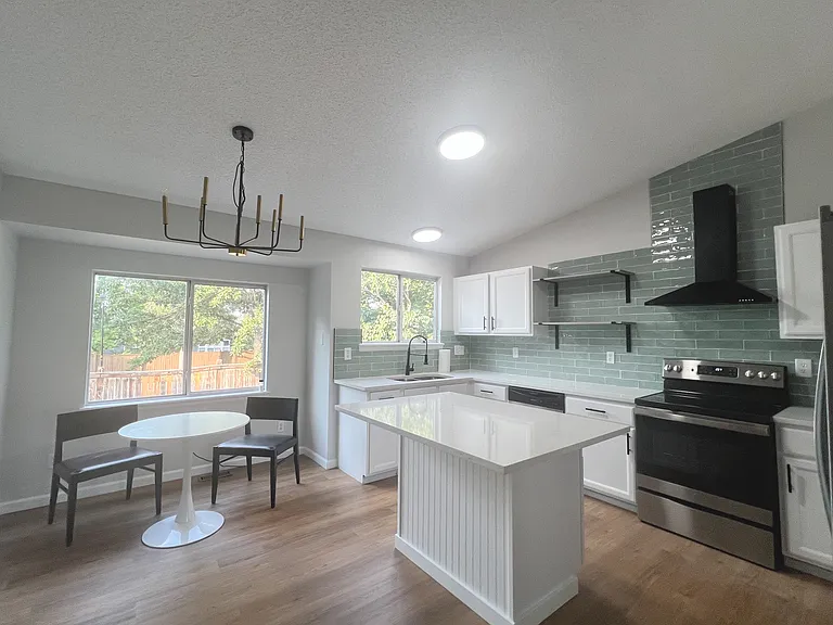 9538 Castle Ridge Cir — Photo 6