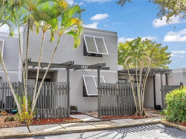 1551 NW 113th Ave, Pembroke Pines, FL 33026