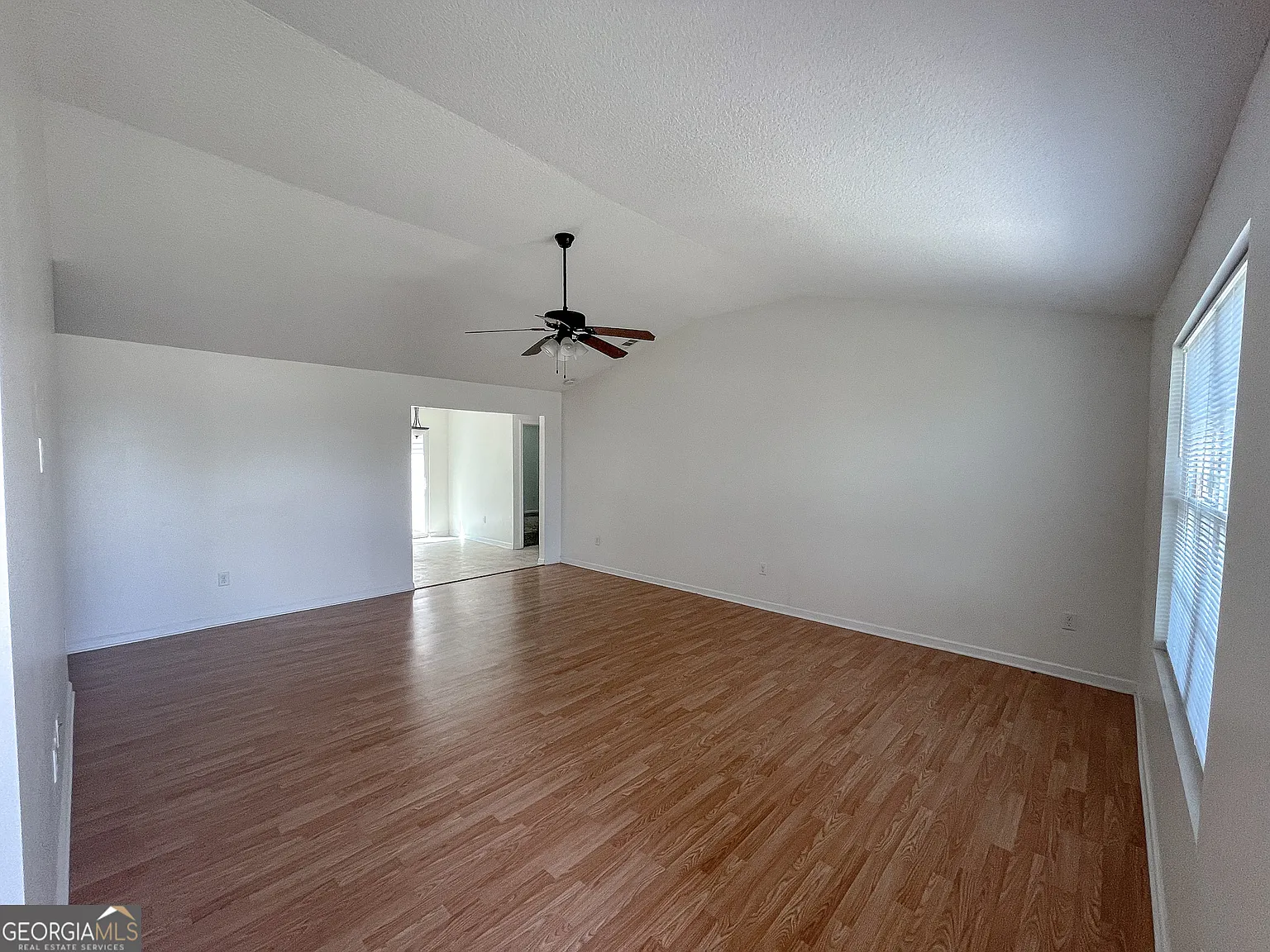 3 bed, 2.0 bath, 1390 sqft, $1,775 — Photo 4
