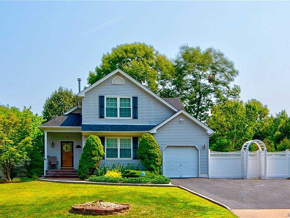 2nd image of 21 Nicole Ln