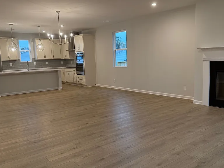652 Devon Aly — Photo 16