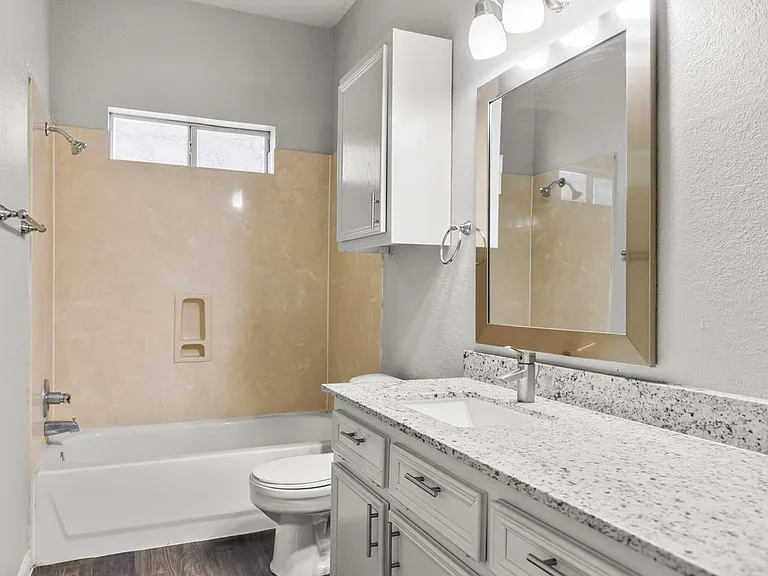 1521 Bagby Ave #C — Photo 16