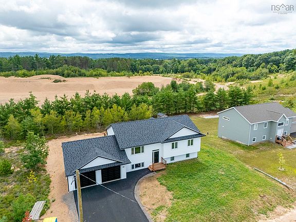 4th image of 10 Acorn Ln