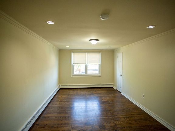 3rd image of 6430 1/2 Tulip St