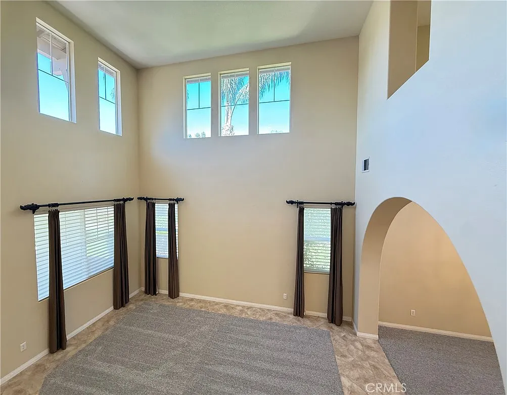 3 bed, 2.5 bath, 2784 sqft, $3,800 — Photo 3