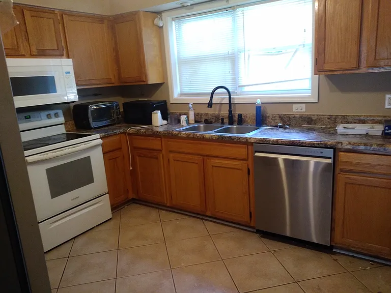 Hillside Ave — Photo 19