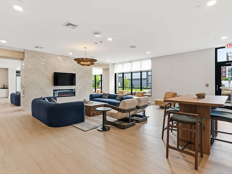 2454 Lafayette Rd #201 — Photo 34