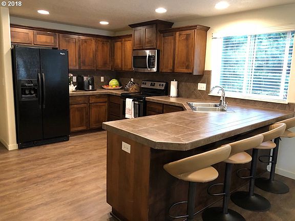3rd image of 5006 NE 61st St