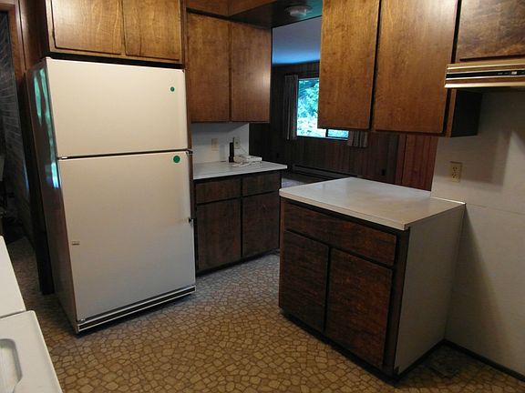 4th image of 6789 NE Eisenhardt Ln