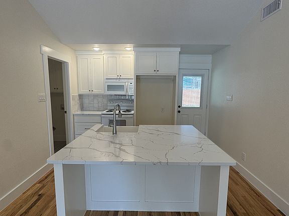 2nd image of 2510 Bliss St