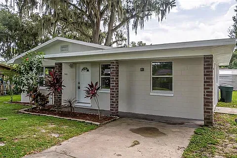 4 bed, 950 sqft, $2,100 — Photo 2