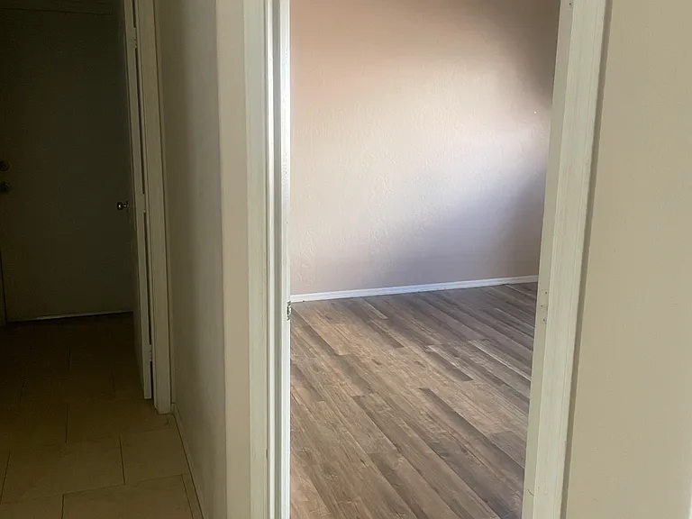 220 E Beth Dr — Photo 13
