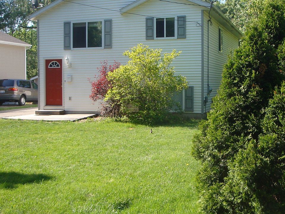 1st image of 620 Hubert St NE