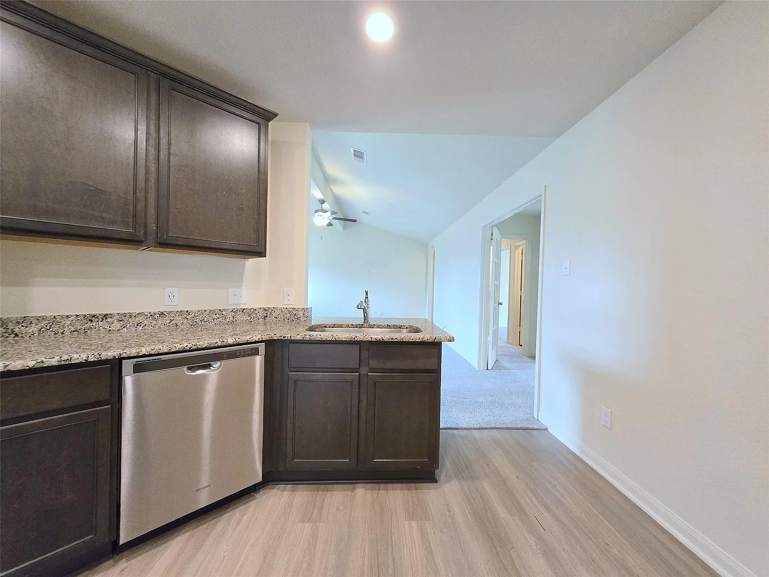 4 bed, 2.0 bath, 1855 sqft, $2,000 — Photo 4