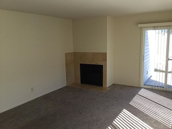 Livingroom with fireplace