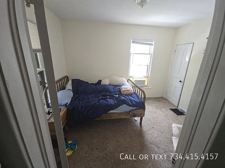 110 E Summit St — Photo 26