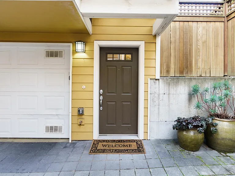 416 11th Ave E #A — Photo 24