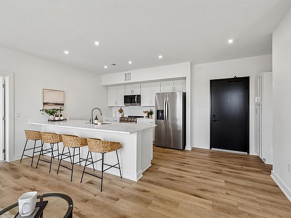 5th image of 1310 Murphy St #301