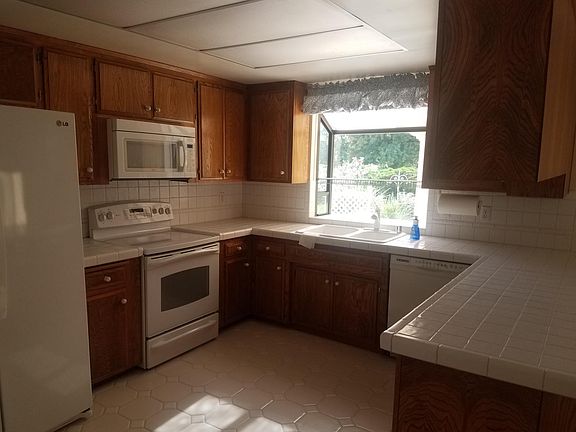 2nd image of 923 Alta Vista Ter