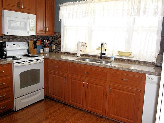2nd image of 26 Royal Palm Cir