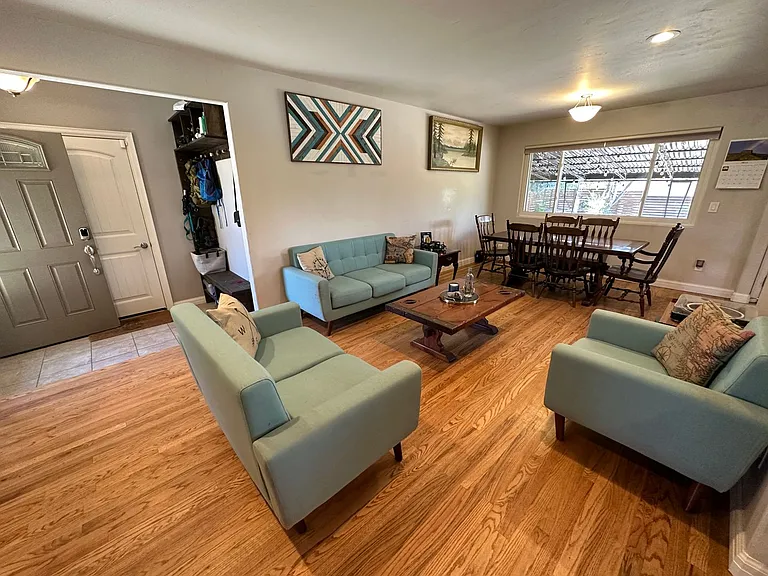 1314 McArthur Ave — Photo 3