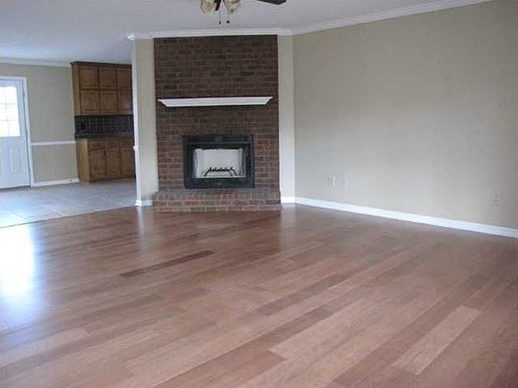 3rd image of 198 Saint Clair Dr