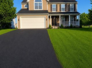 19 Warbler Ln, West Henrietta, NY 14586