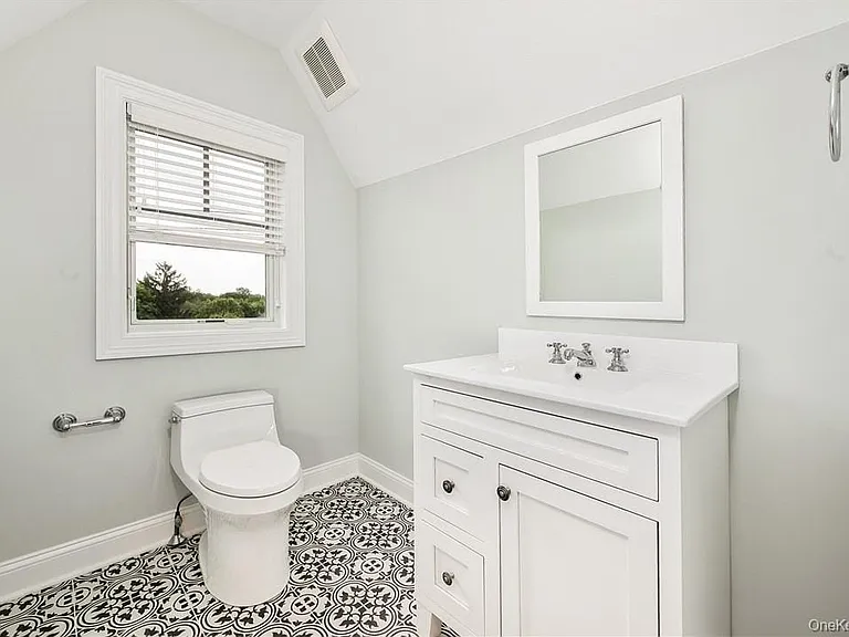 124B Maple Ave — Photo 17