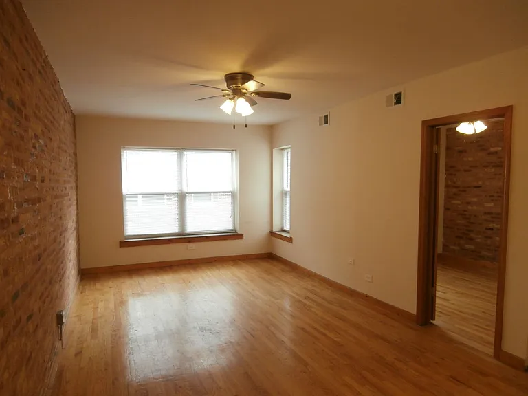 4927-33 N Kedzie Ave #2E — Photo 2