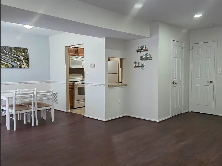90 Almond Dr — Photo 4