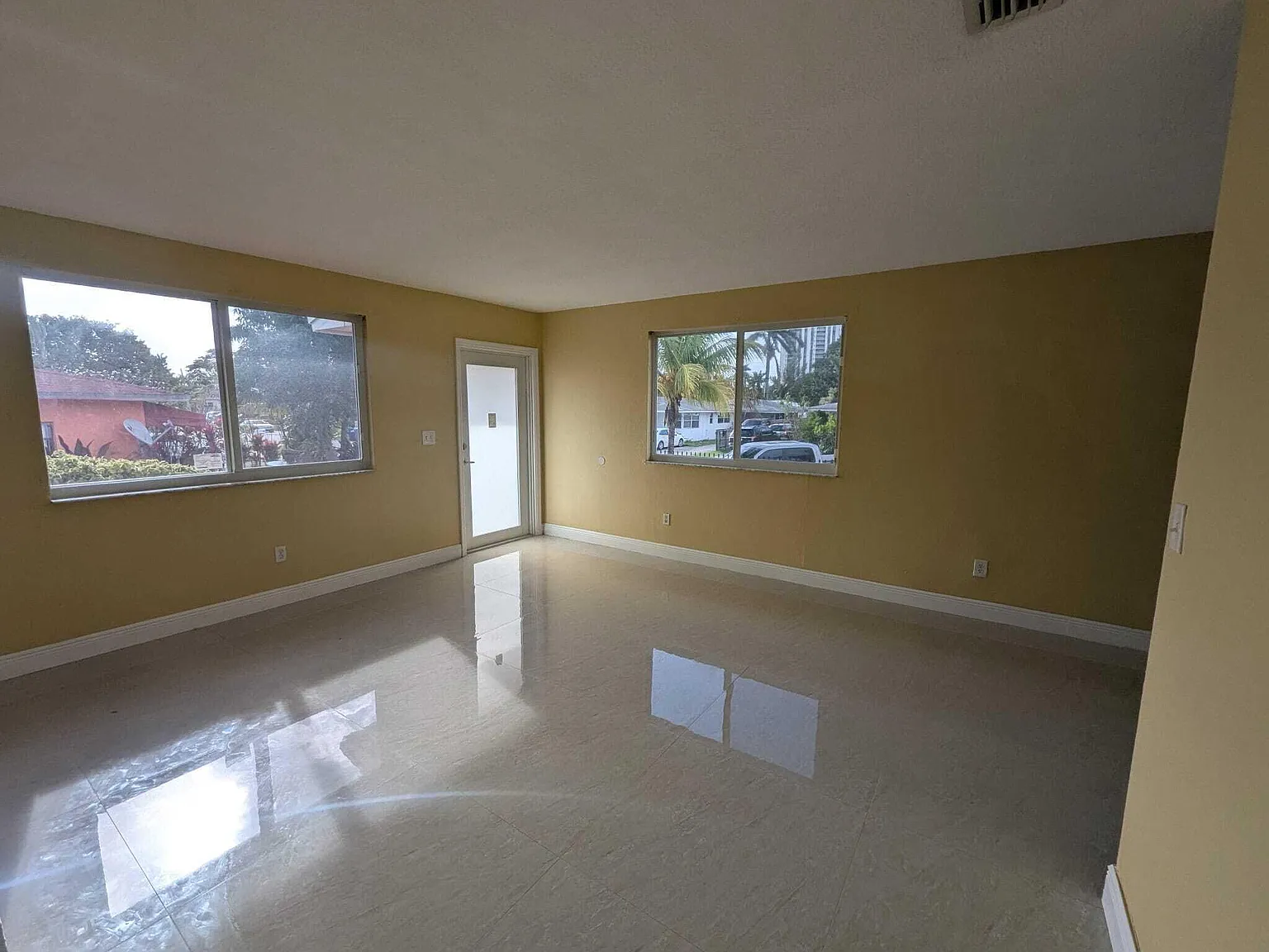 2 bed, 1.0 bath, 980 sqft, $2,200 — Photo 3