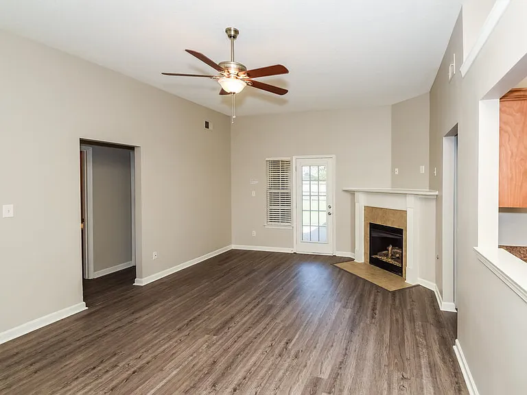 5760 Landau Dr — Photo 4