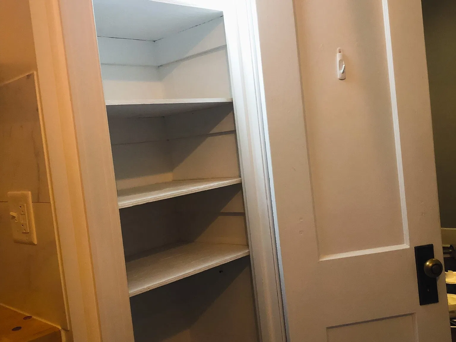 Revitalized 1925 upper level unit of a duplex. Hardwood floors, updated kitchen and bathroom. — Photo 4