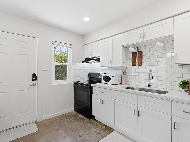 1421 E Roosevelt St #4 — Photo 8