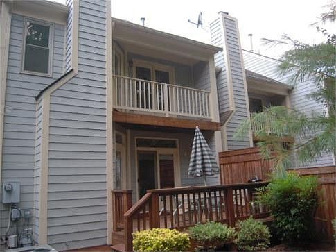 Rear Deck & Balcony