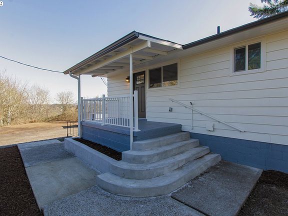 4th image of 3408 E McLoughlin Blvd