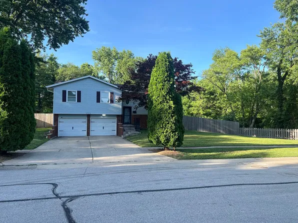 2323 Winnebago Dr, Springfield, IL 62702